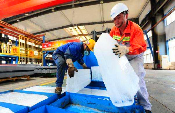 夏日炎炎,车间降温新招,重庆良臣制冰厂冰块解药!