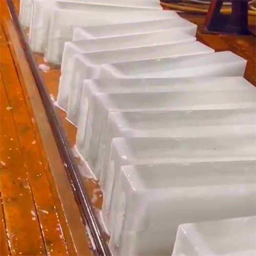 重庆夏季防暑降温新选择:大冰块降温,良臣制冰厂